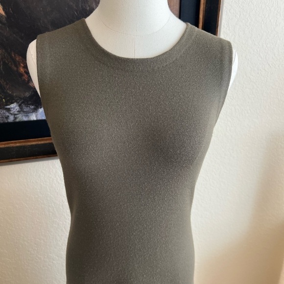 Like New Theory Olive Maxi Dress Size M 100% Wool - Picture 6 of 7